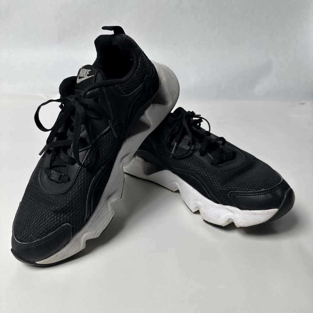 Nike RYZ 365 II Sneakers Women 10 Black White Casual Lifestyle Shoes CU4874-001